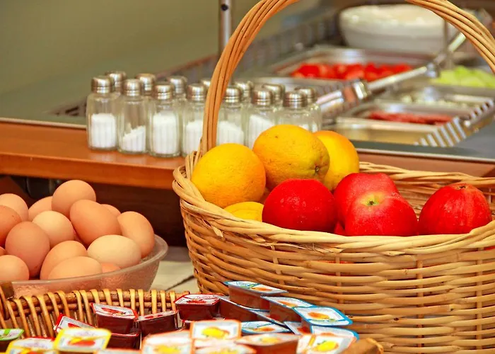 Saint Constantine מלון דירות 3*