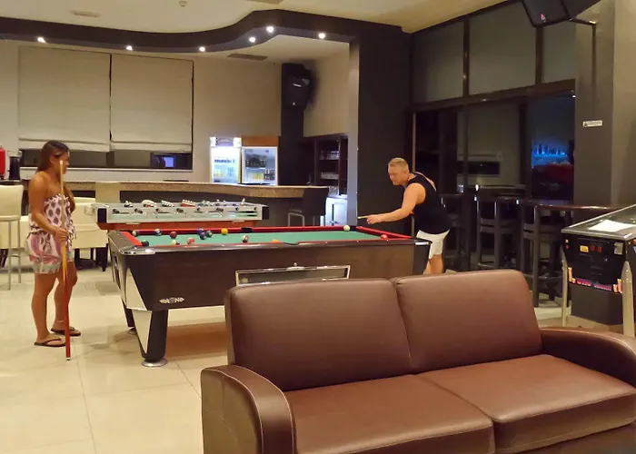 מלון דירות Saint Constantine 3*