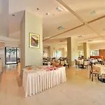 Saint Constantine Apartmanhotel 3*