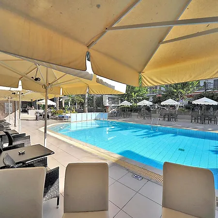 Saint Constantine Lägenhetshotell 3*