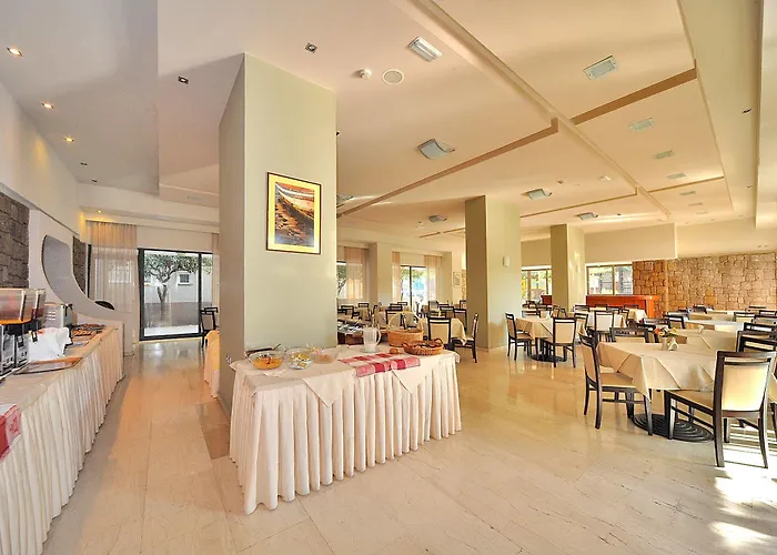 Saint Constantine Aparthotel 3*